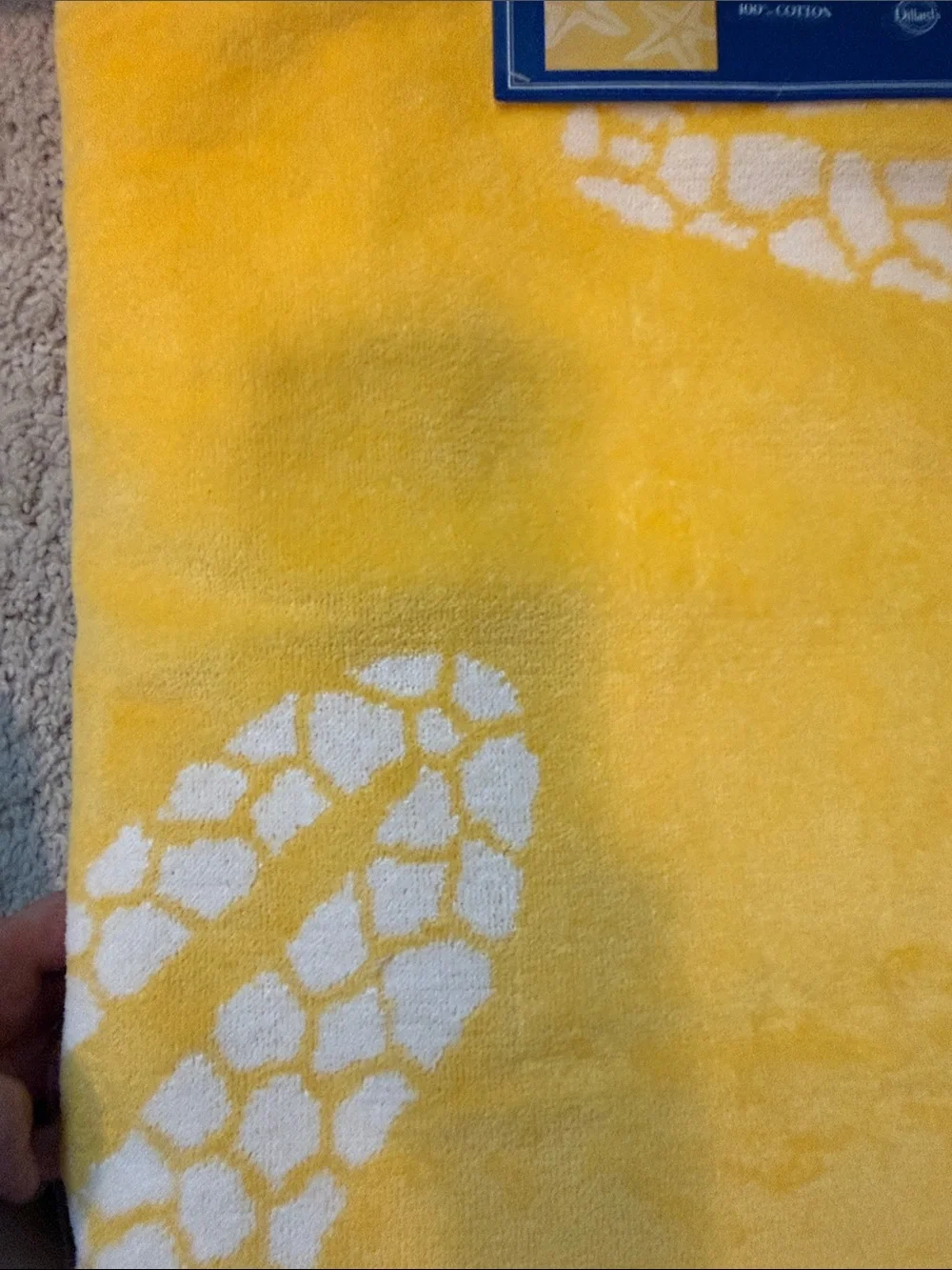 Southern Living Oversized Yellow and White Starfish Beach Towel 40x70